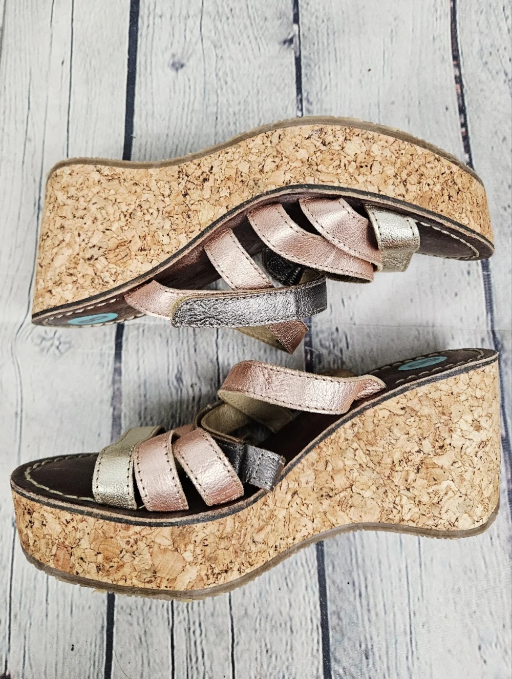 FLY LONDON | Idra strappy metallic leather platform wedge sandals - Picture 3 of 11